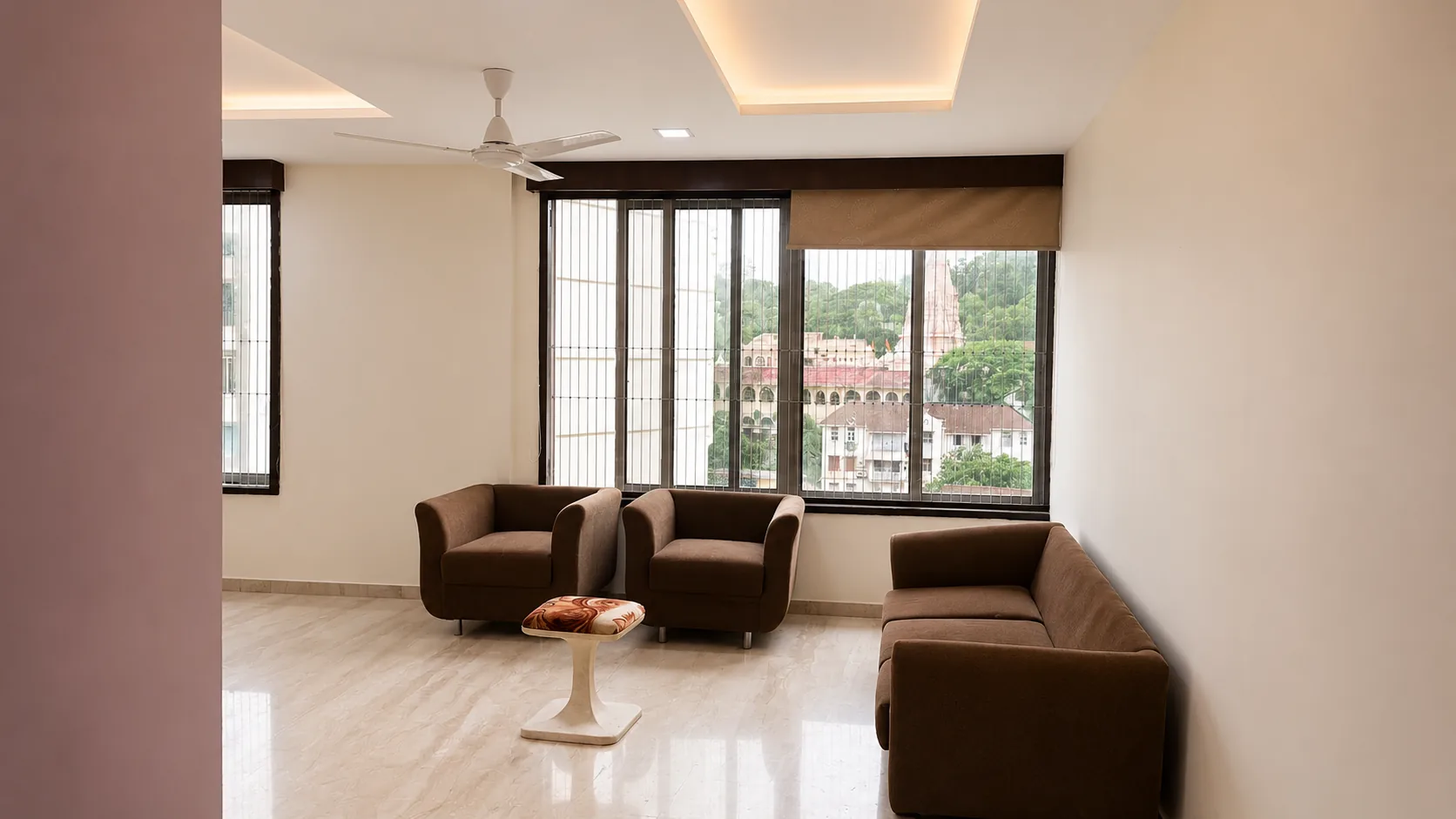 Room and furnishing details at 33 Seaface